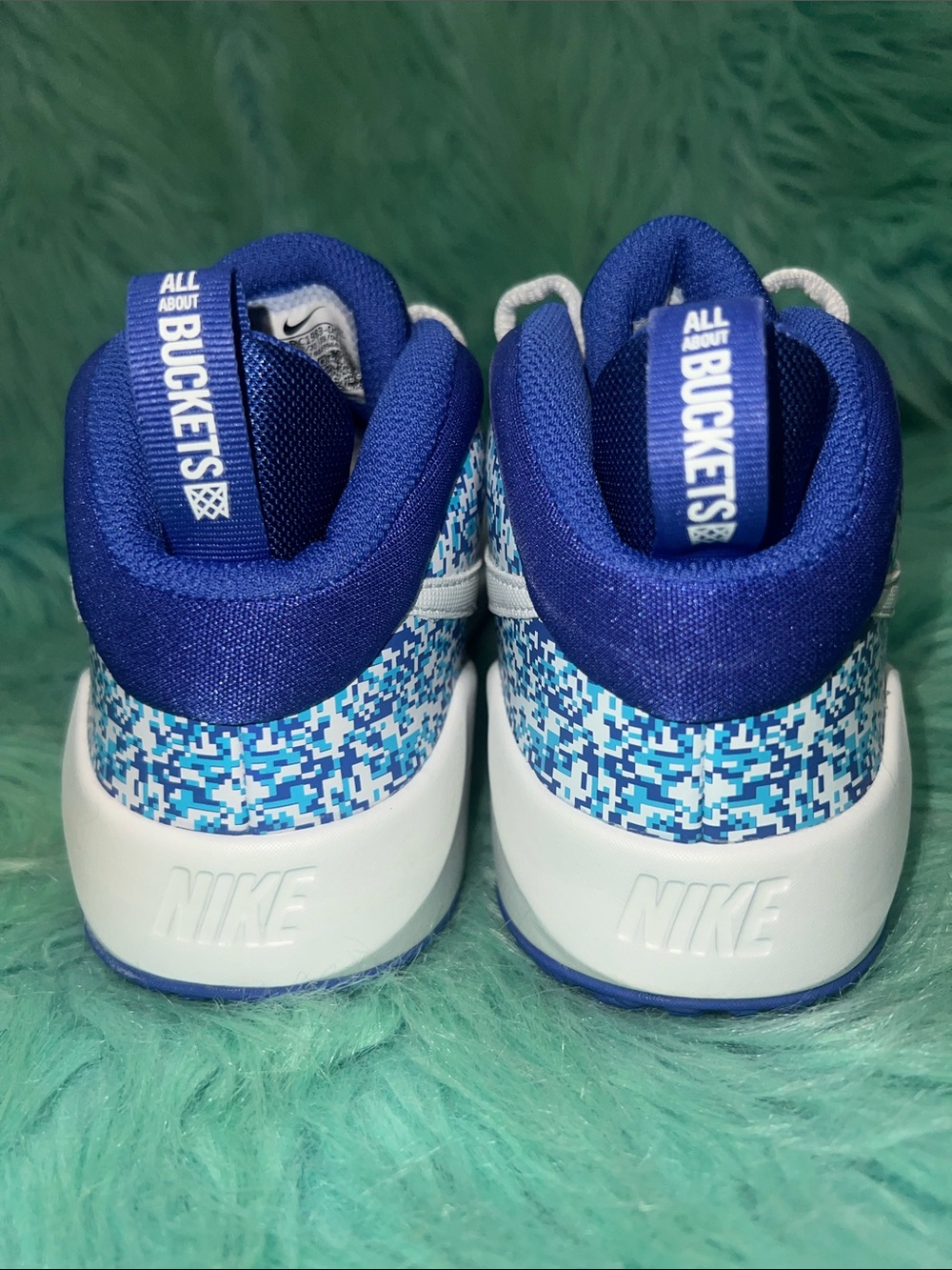 Nike Team Hustle D9 GS 'Digital Pixel 5Y - Like New - Picture 4 of 8